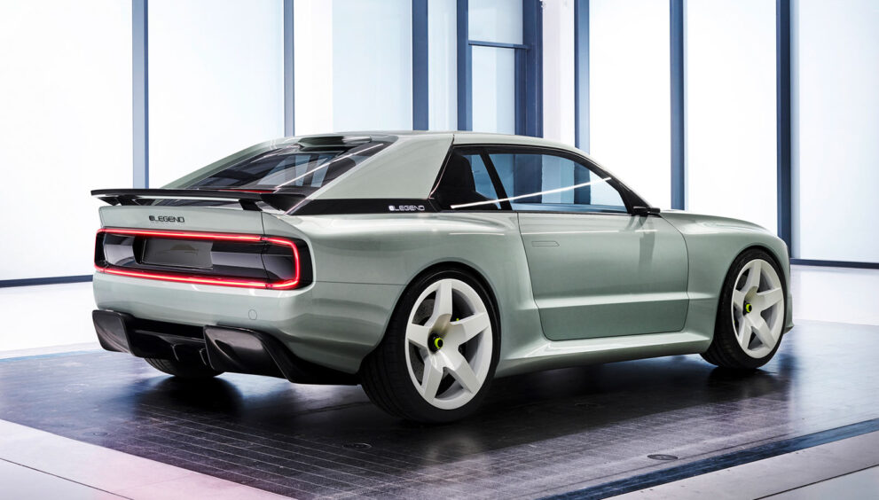 elegend-el1-elektrosportwagen-steht-in-showroom