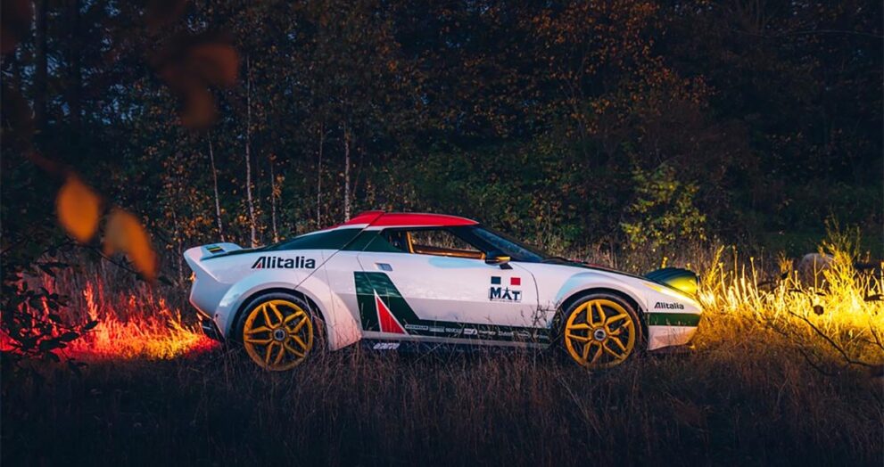 lancia-weiss-rot-restomod-bei-nacht