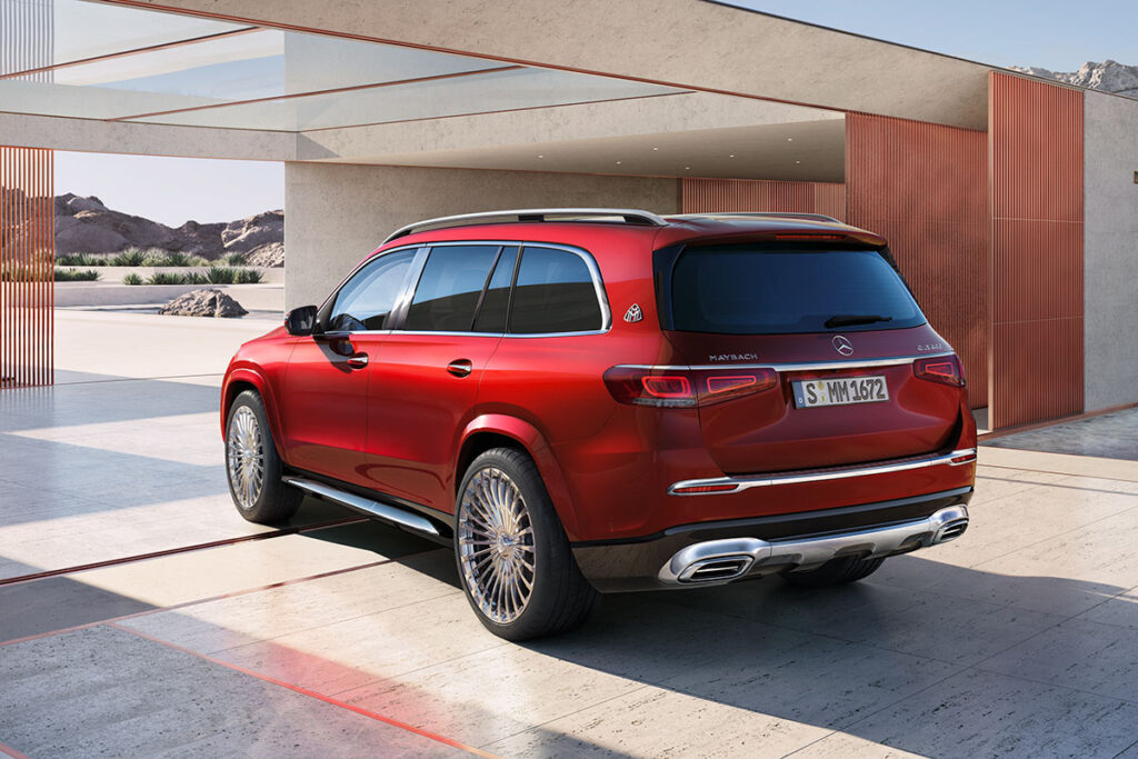 maybach-rot-suv-heck
