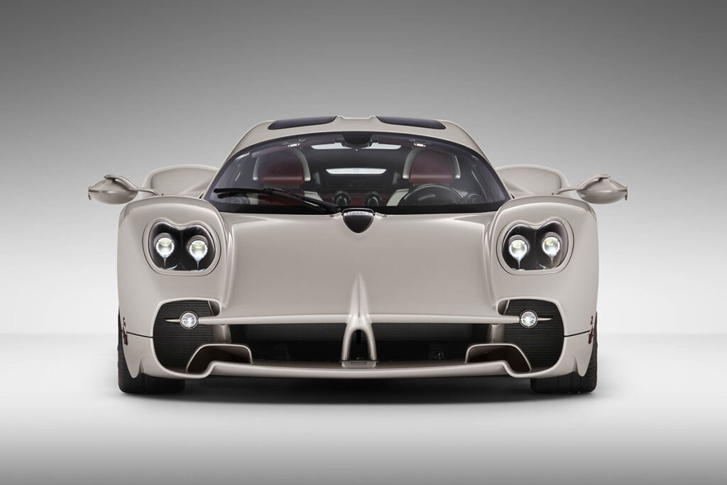 pagani-utopia-frontansicht-beige